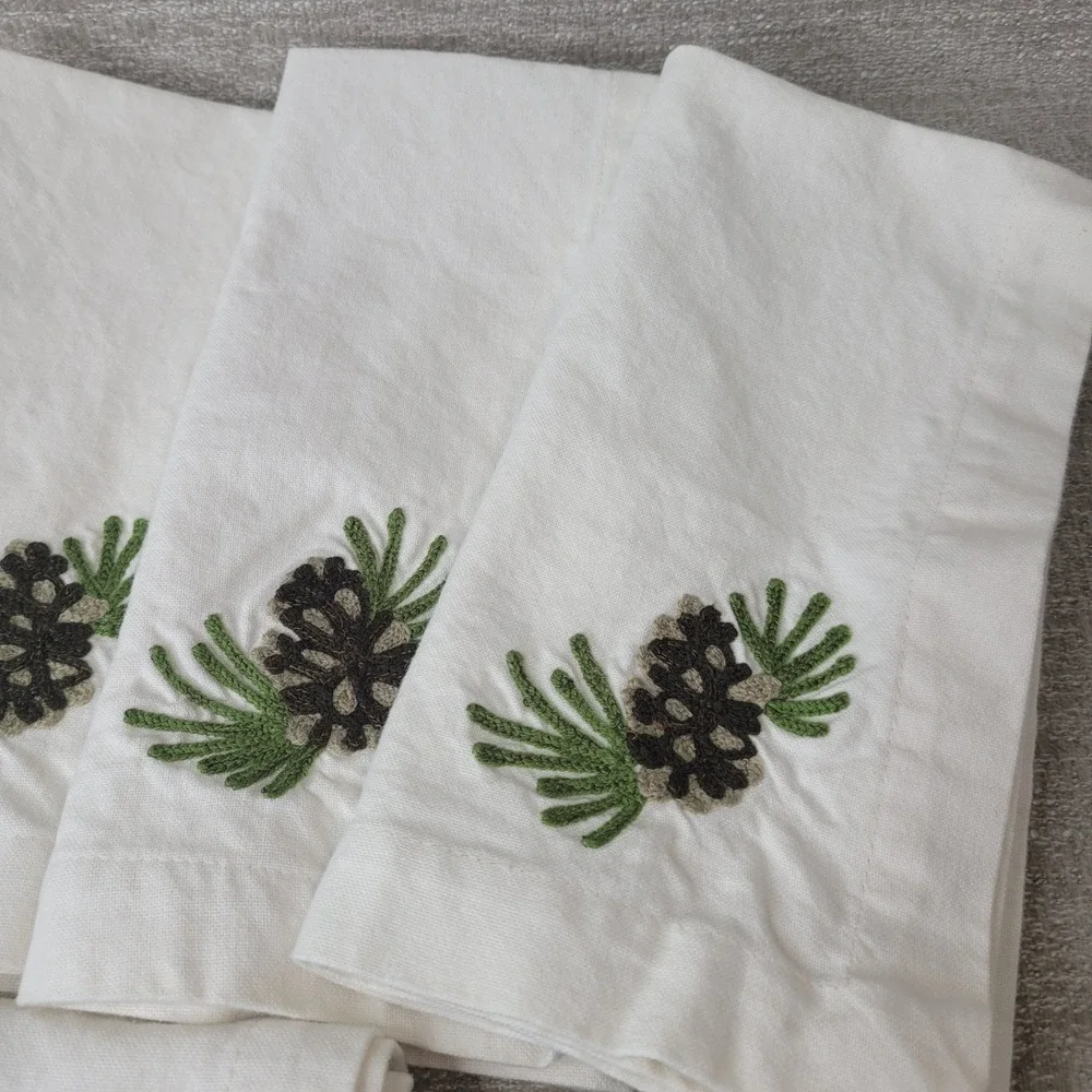Pottery Barn Pinecone Embroidered Napkins 2009 Set of 8 Winter Holiday RARE